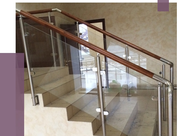 Комбинированные перила из металла и дерева в Борисоглебске