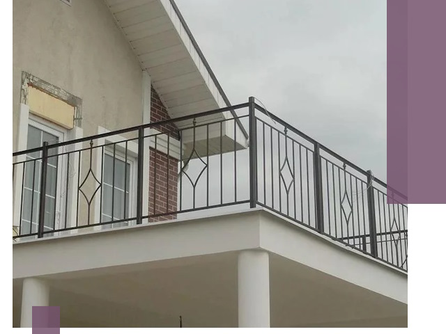 Изготовление балконных ограждений в Борисоглебске из металла и стекла